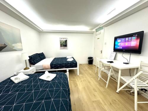 Haggerston House | Laburnum House-Comfortable Rooms Near City of London
