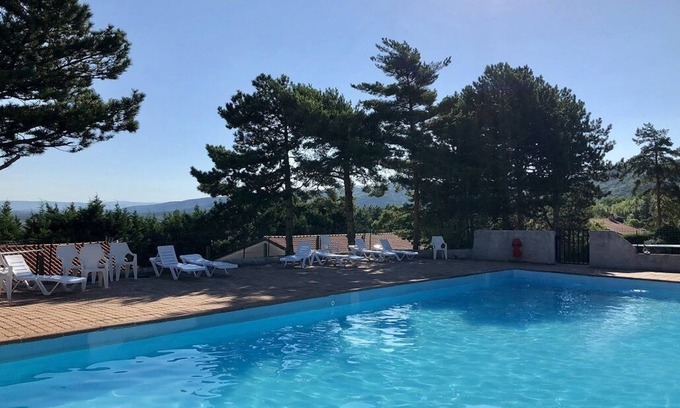 Durfort Apartment | Lac de St Ferréol, pleasant garden level with access to swimming pool