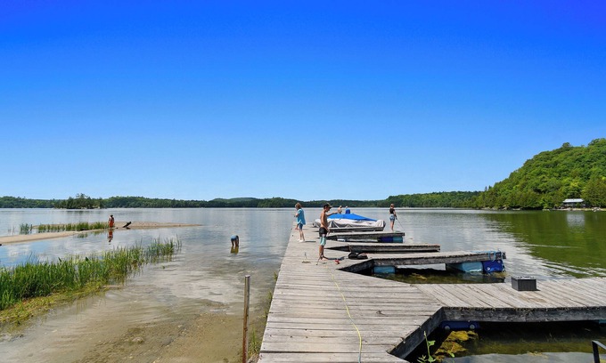 Northfield Cottage | Lac Heney 3BR w/Boat Launch Fishing-Friendly Cozy & Updated