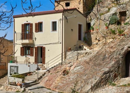 Sperlinga House | lacasetta98