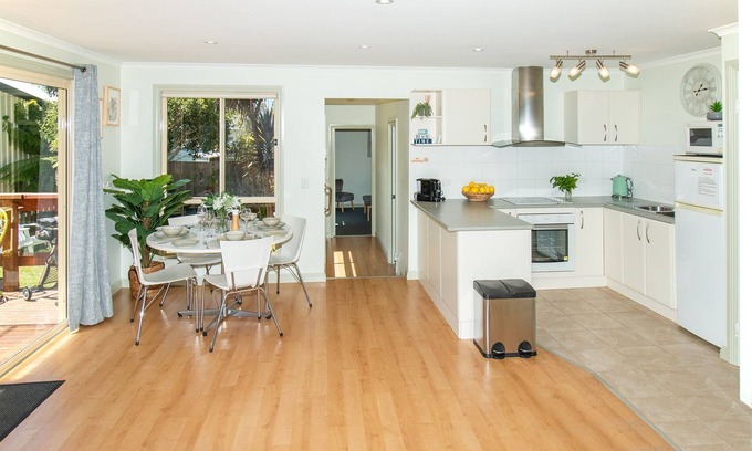 Mallacoota House | Lacy's Place pet Friendly in the Town Center