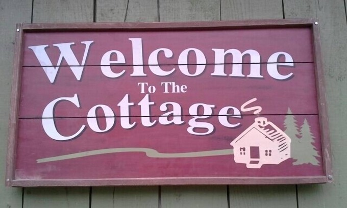 Sevierville Cottage | Lady Bear Lydia's Cottage on the Pond.