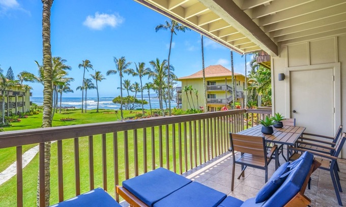 Wailua Condo | Lae Nani 422. Great View from this 2nd Floor Ocean Front Condo. The Main Bedroom Faces the Ocean!