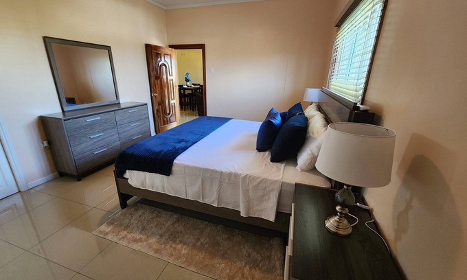 Barbican Apartment | LAEL's Suite Oasis