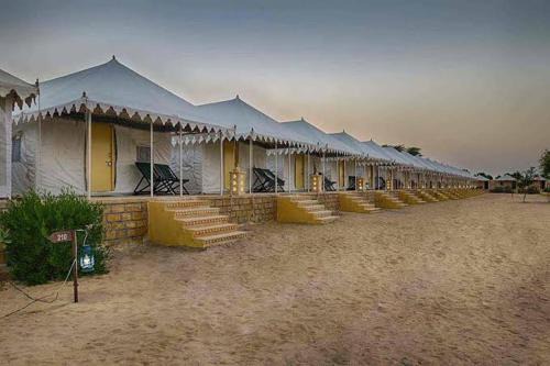 Amar Sagar Pol Resort | Lafing Camel Safari Staying under the Star