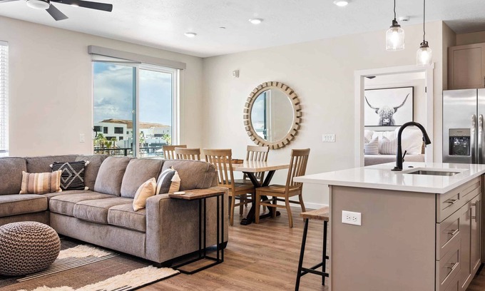 St. George Condo | Lagoon Breeze: Desert Color Lagoon + Beaches