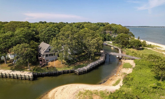 East Marion House | Lagoon Lodge: North Fork, Charming 3Br, Waterfront