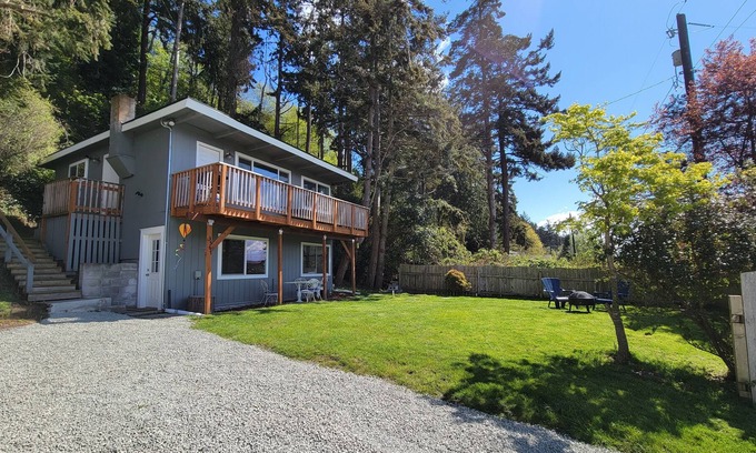 Lagoon Point House | Lagoon Point Shorewood Cottage