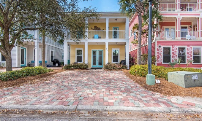 Villages of Crystal Beach House | ☀Lagoon Pool-Balcony-Beach Trolley-Hot Tub-2 Living Areas-4BR Happily Ever After