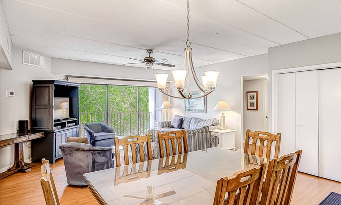 Hilton Head Island Condo | Lagoon-View Condo with Balcony, Shared Pool, Tennis, and Close Beach Access