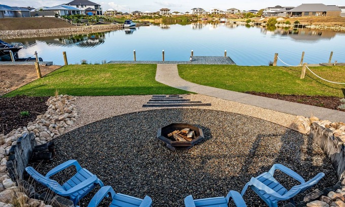 Nangkita House | Lagoon Views, a modern waterfront masterpiece