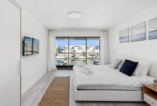 Herzliya Pituach Apartment | Lagoon Water Front LUX Suite (Gym/Pool/Parking)