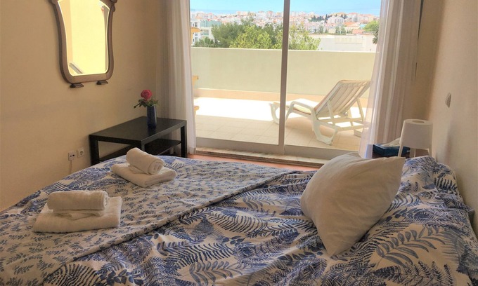 Albardeira Apartment | LAGOS apartment *Pool, Wifi, Aircon etc* Close to the beach and Marina!