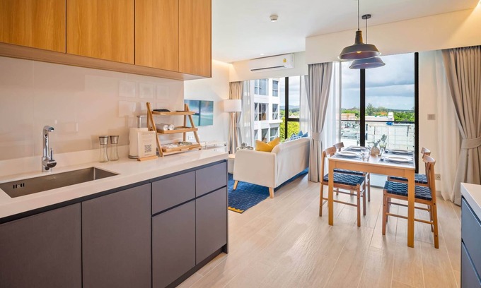 Laguna Condo | Laguna Lakeside Residences 2BR C4 Lake side