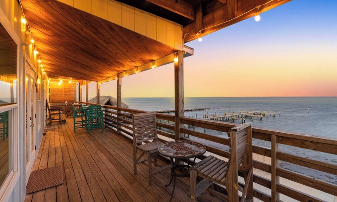 Flour Bluff Cottage | Laguna Sunrise Water Views, Private Pool + Minutes to Padre Island & Beaches