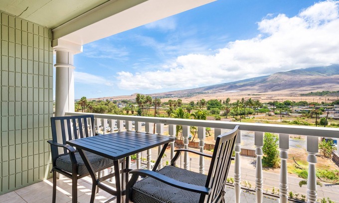 Historic Lahaina Front Street Apartment | Lahaina Shores 520: Studio with West Maui Mountains View