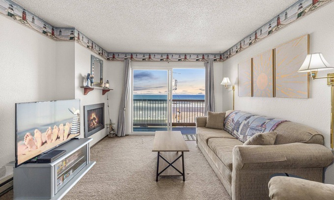 Logsden Condo | Laid-Back Beach Life! Pet-Friendly Stay in Lincoln City with Room to Relax