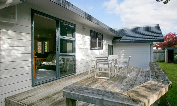 Taupo House | Laid Back on Lakewood - Taupo Holiday Home