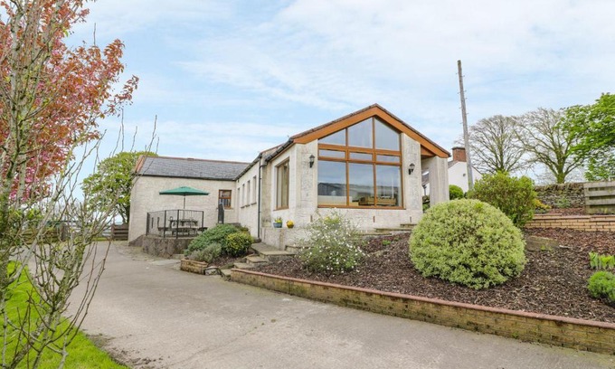 Lochmaben House | Laird House