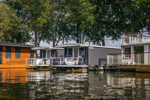 Tiszaorveny Boat Rental | Lakóhajó, úszóház - Tisza-tó