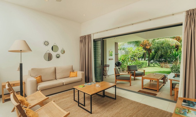 Grande Riviere Noire Apartment | Lakaz Filao - Premium Apt - private pool & garden