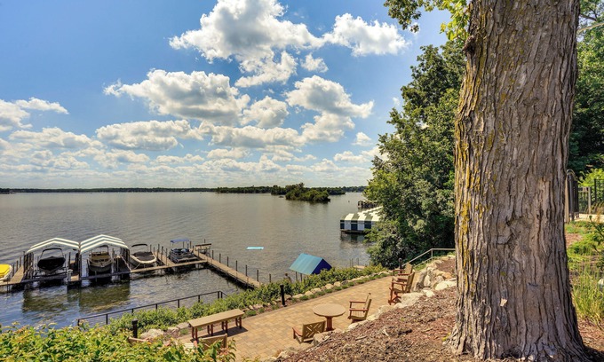 Navarre Condo | Lake Access & Community Pool: Cozy Condo in Mound