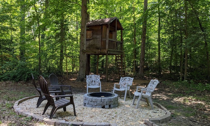 Bumpass House | Lake Access Cottage-1 Min Walk to Lake | Kayaks | Game Room | Kid Friendly