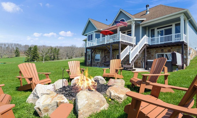 Waterfront Greens House | Lake Access, sled hill, fire pit, hot tub, FREE par-3 golf, pickleball/tennis