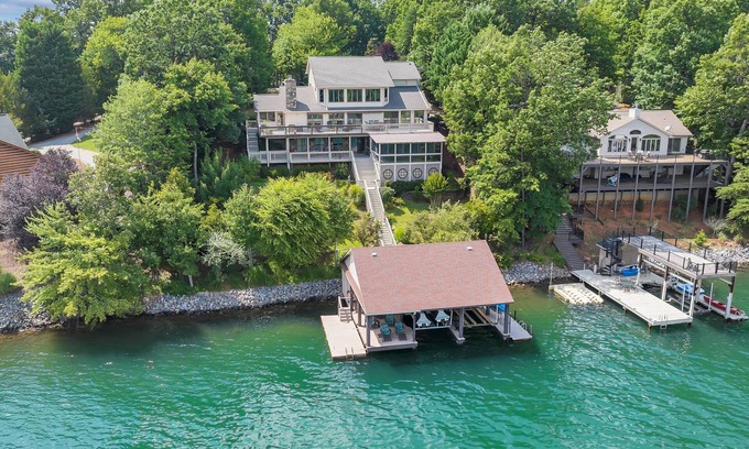 Huddleston House | LAKE Allure: Lakefront Home with Private Dock - Casago SML