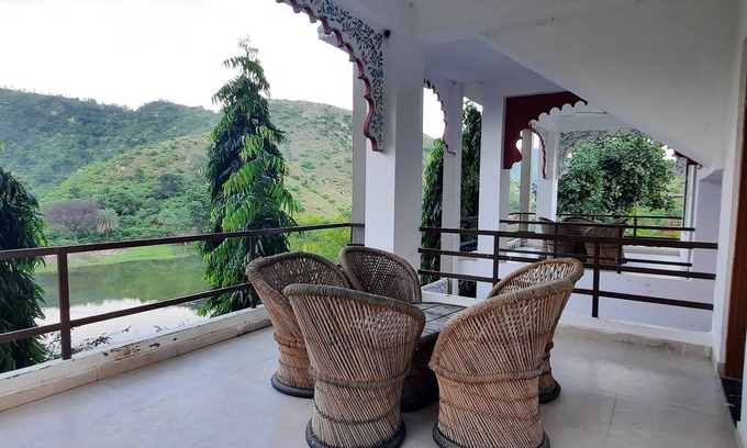 Kanooja Hotel | Lake Alpi resort Kumbhalgarh