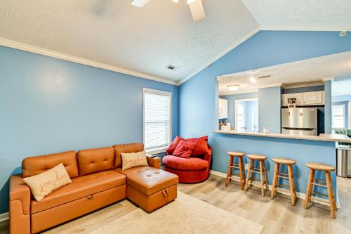 Westover Apartment | Lake and Pool Access, Home Gym Fayetteville Condo!
