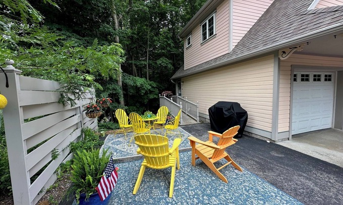 Lake Ann House | Lake Ann LOFT in the heart of Lake Ann village, W. of Traverse City MI