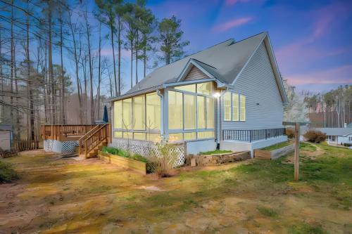 Bumpass House | Lake Anna Lakeside Luxury 6BR w Game Room, Cinema, Hot tub and Grill