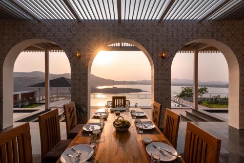 Igatpuri Villa | Lake Arches by StayVista - Lakeside villa with Infinity pool, Gazebo & Modern Greek interiors