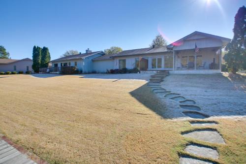 Hot Springs Village House | Lake Balboa Access Home with Dock and Yard