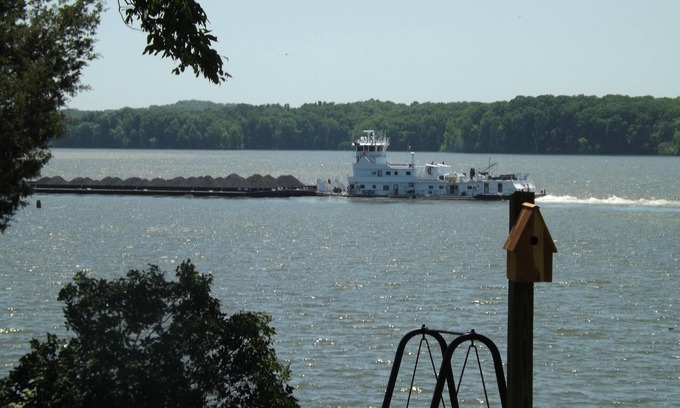 Cadiz House | Lake Barkley Main Channel Waterfront Home (Spectacular View)
