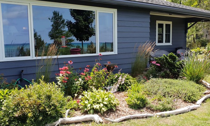 Grand Bend Cabin | LAKE/BEACHFRONT OAKWOOD PARK Cottage with Sunset Views