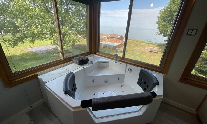 South Haven Hotel | Lake Bluff Inn and Suites