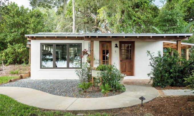 Hernando Cottage | Lake Breeze Cottage 5