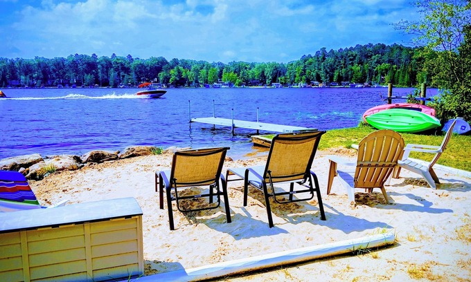 Harrison Cottage | LAKE CABIN! Stocked, Wifi Beach Kayaks, Firepit, Trails, Creek Washer Dryer, Pet