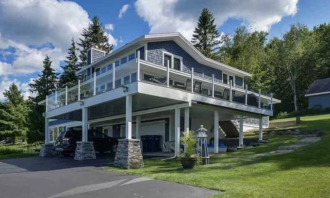 Boyne City House | Lake Charlevoix Lake House, 1 mile to Boyne City, 7 miles to Ski Boyne Mountain.