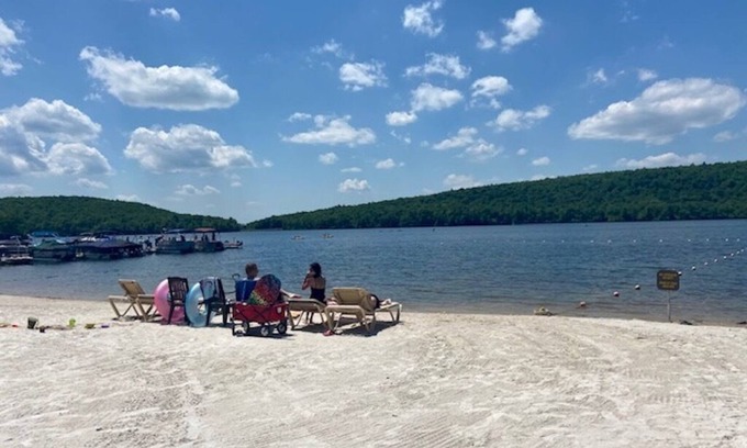 Lake Harmony House | Lake Club Resort is open-5 Bd Rm, private hot tub. Make great memories!