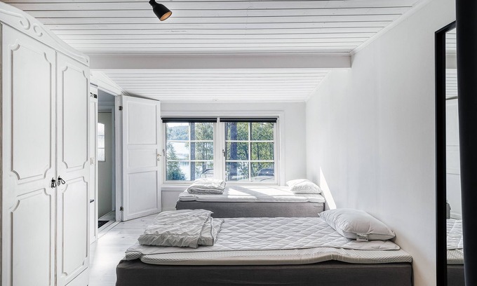 Asenhoga Cabin | Lake cottage by lake