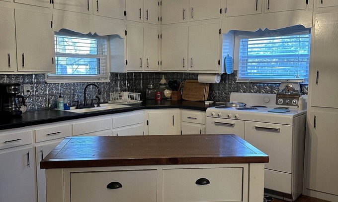 Cookson Cottage | Lake Cottage - pet friendly, ample boat parking, close to Chicken Creek Ramp