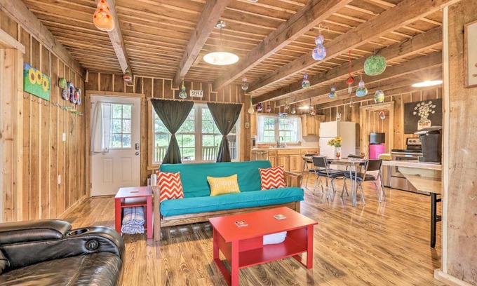 Albany House | Lake Cumberland Area Cabin - 4 Mi to Lake!