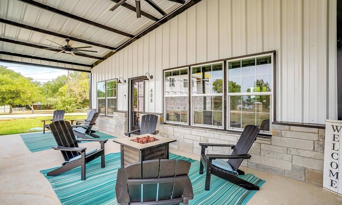 Bridgeport House | Lake Days Await Boat Parking Big Porch