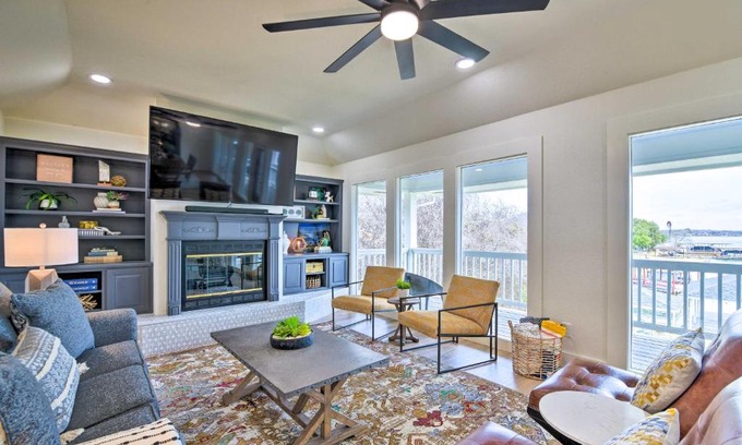 Granbury House | Lake Dayz Granbury Retreat with Private Dock!