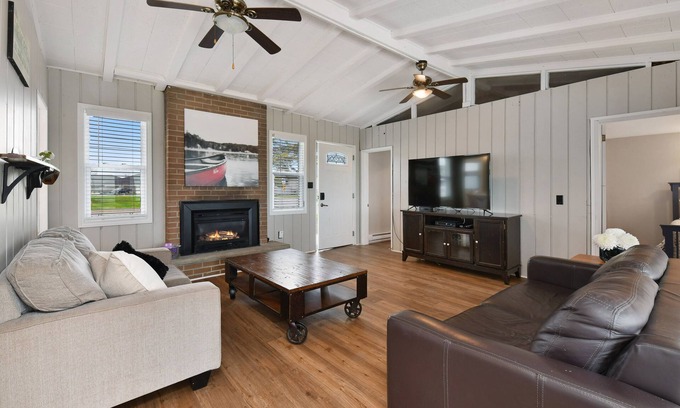 Leamington Cottage | Lake Daze, Lake Erie Cottage
