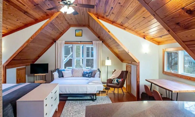 Shorewood-Tower Hills-Harbert Cabin | Lake Effect Hideaway at Warren Dunesn