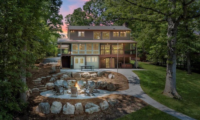 Smith Mountain Lake House | LAKE Emerald Shores: Lakefront & Private Dock